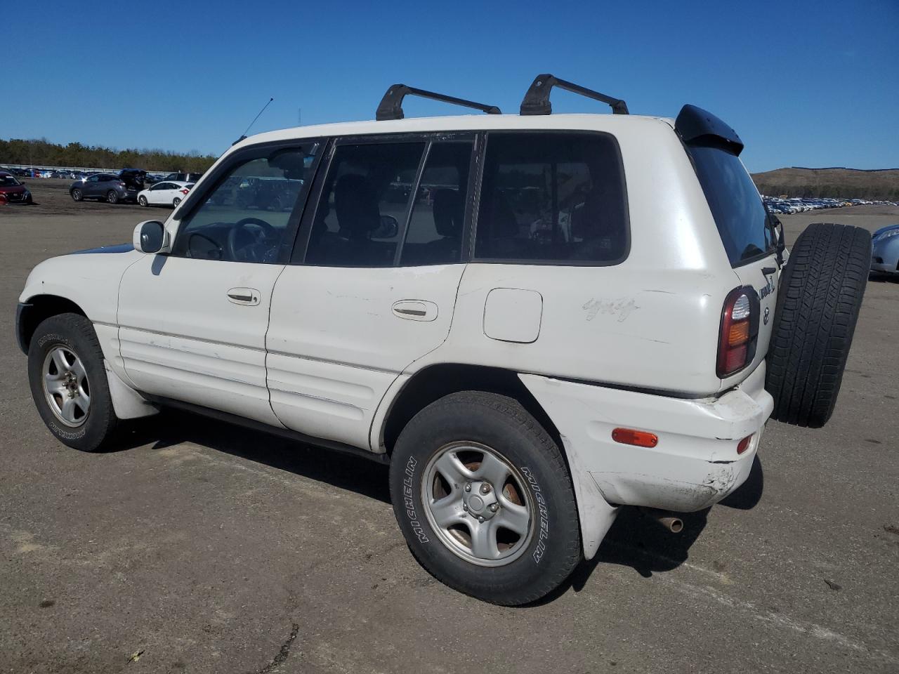 1999 Toyota RAV 4 VIN JT3HP10V7X7133053 Copart auction photo, front end / minor dent/scratches damage thumbnail 2