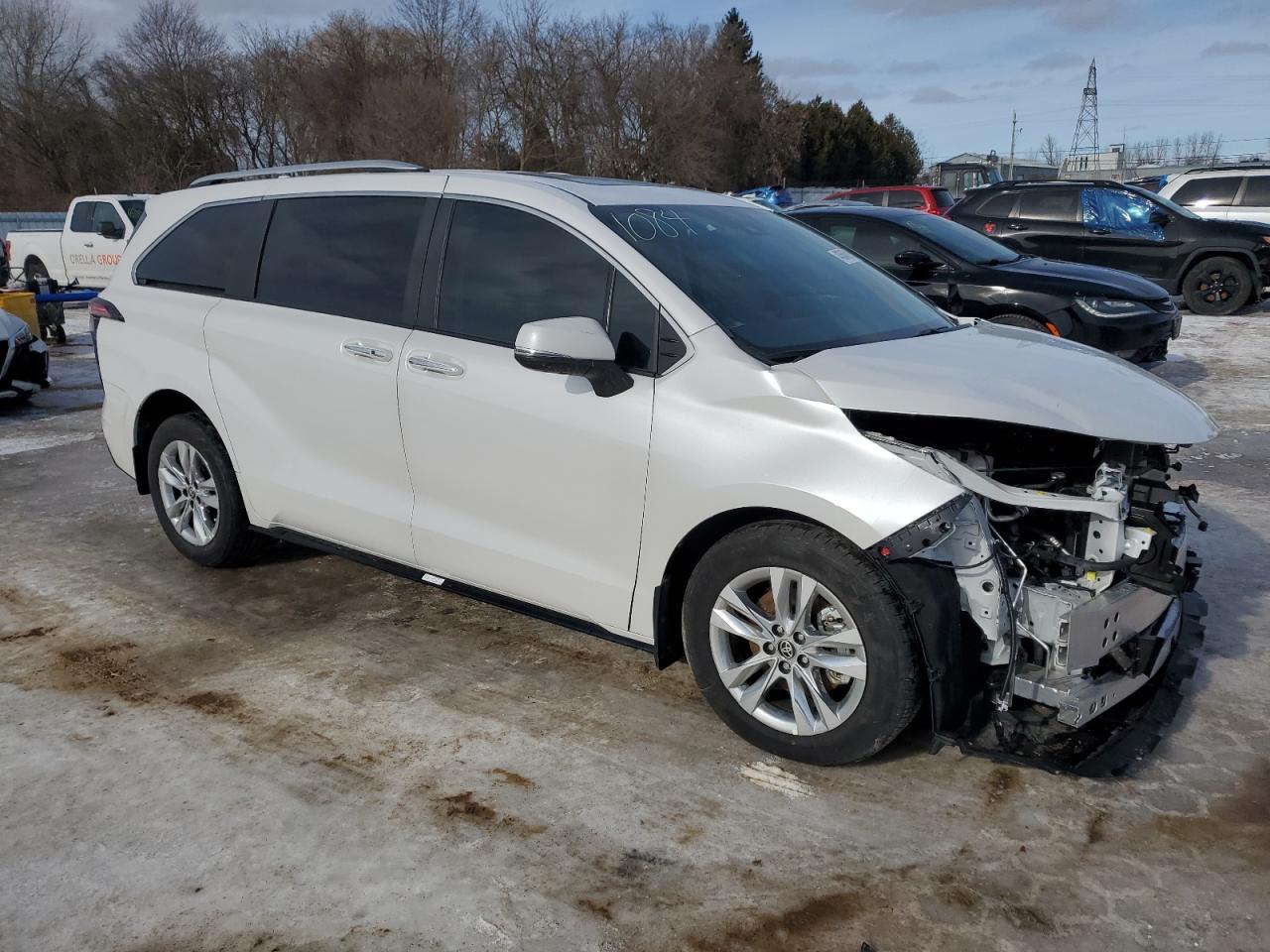 2024 Toyota Sienna VIN 5TDGSKFC0RS133762 Copart auction photo, front end damage thumbnail 4