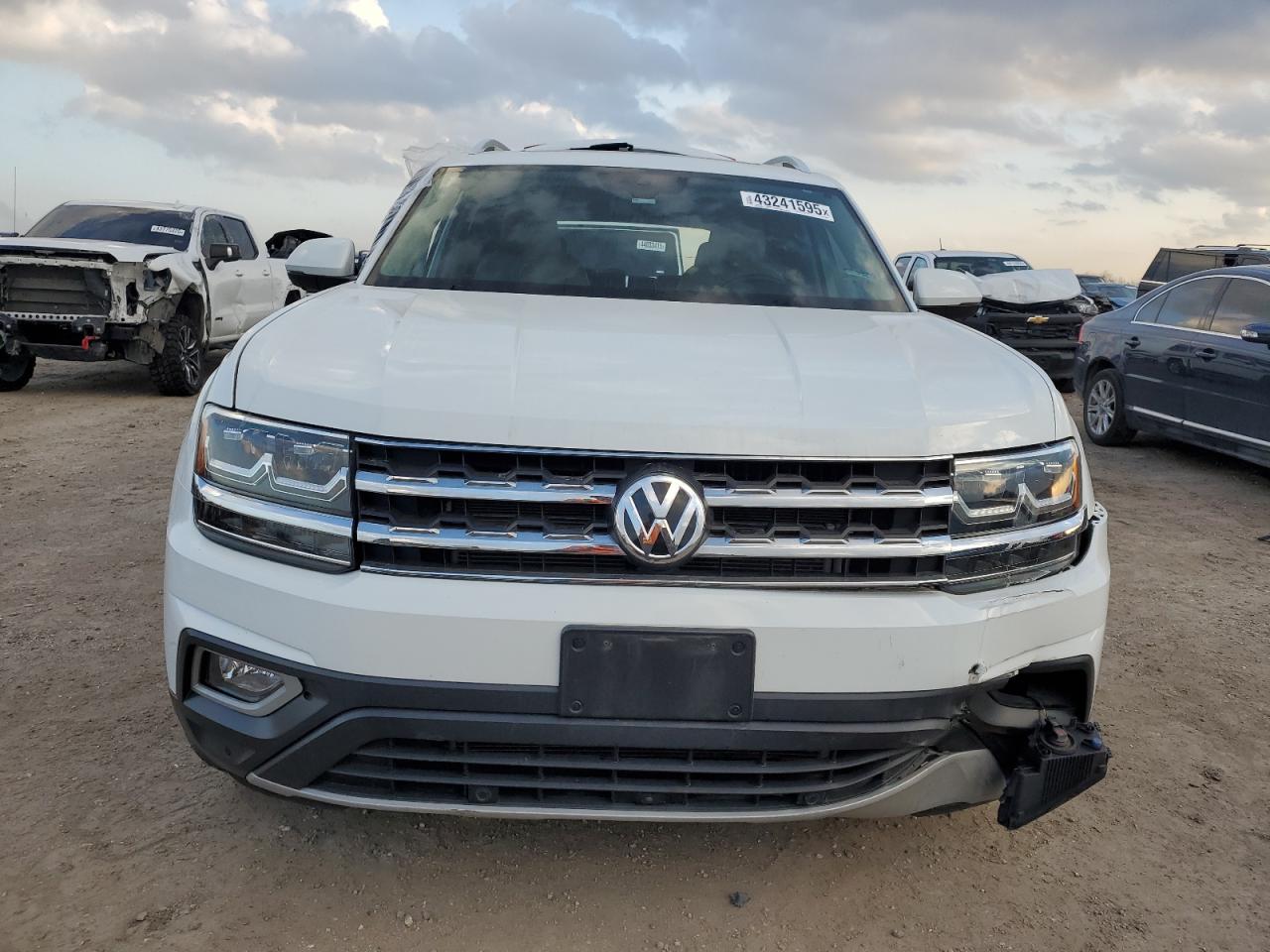 2019 Volkswagen Atlas VIN 1V2NR2CA8KC610904 Copart auction photo, side / front end damage thumbnail 5