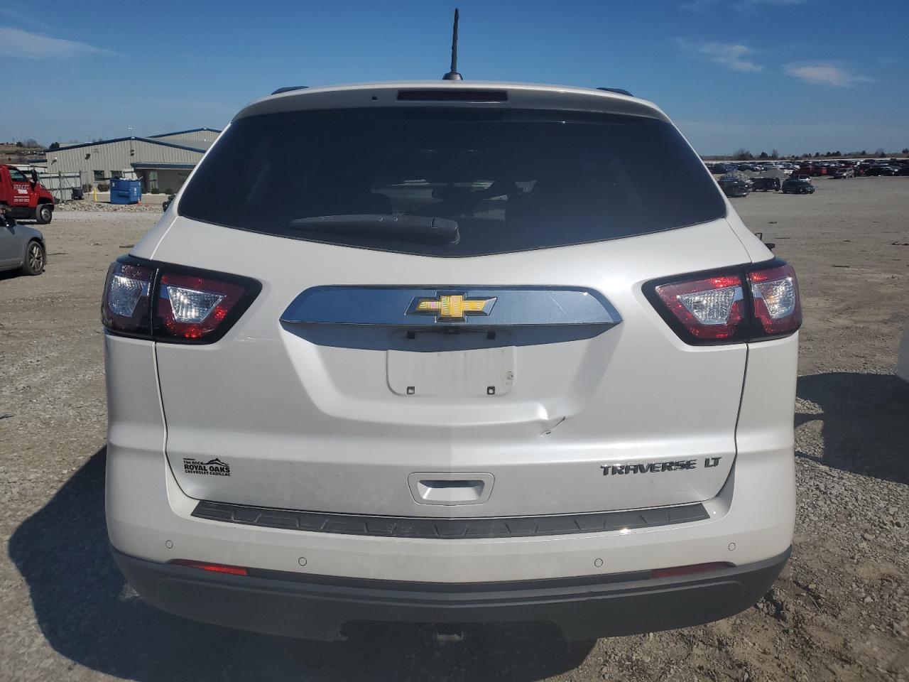 2016 Chevrolet Traverse VIN 1GNKRGKD2GJ217021 Copart auction photo, front end / minor dent/scratches damage thumbnail 6