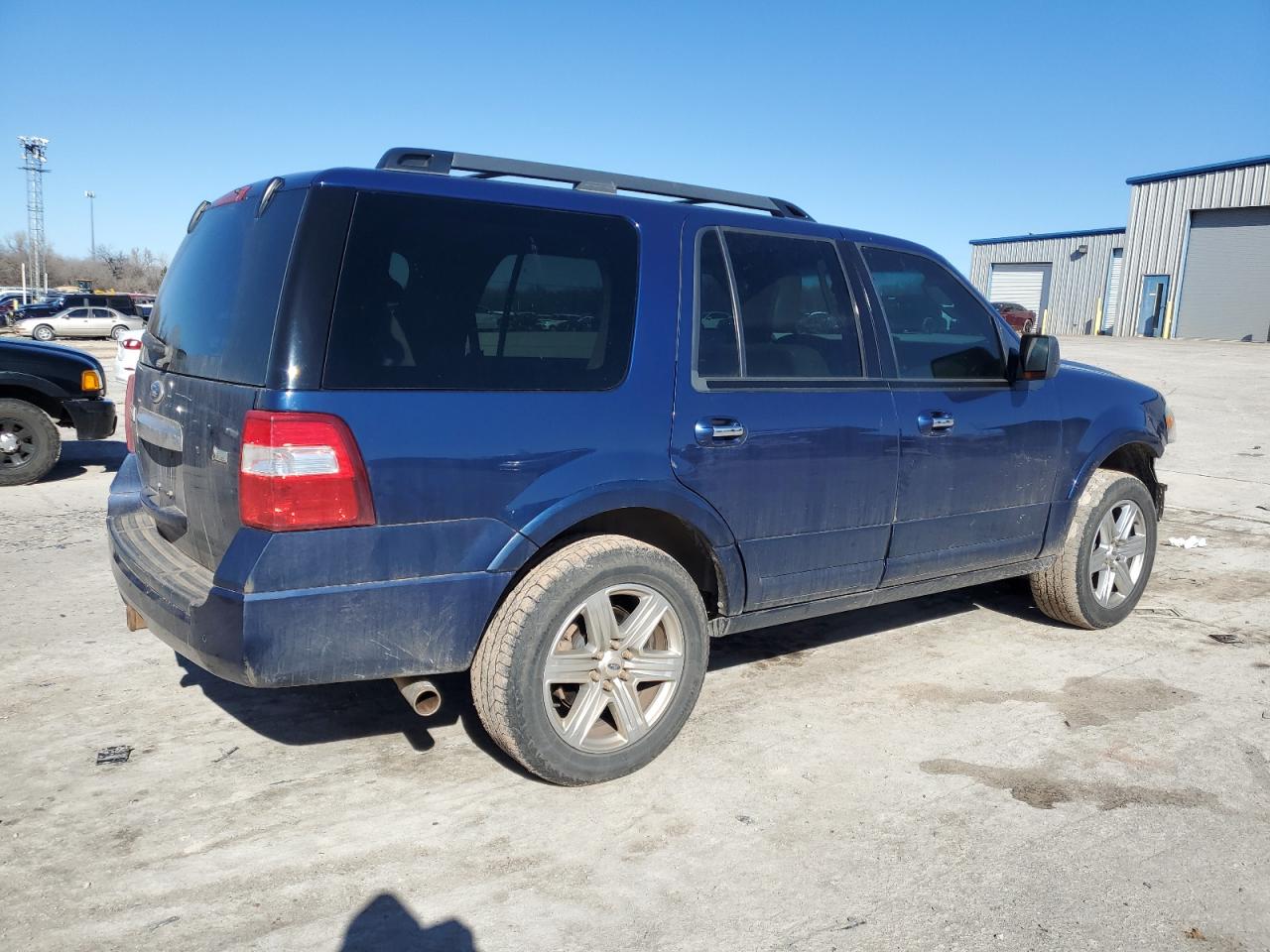 2011 Ford Expedition VIN 1FMJU1J54BEF38825 Copart auction photo, front end / minor dent/scratches damage thumbnail 3