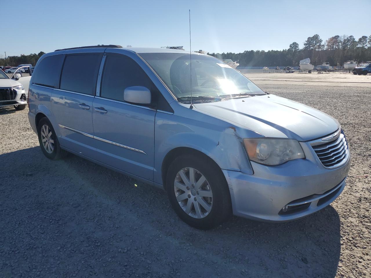 2013 Chrysler Town & Country VIN 2C4RC1BG6DR769502 Copart auction photo, front end / rear end damage thumbnail 4