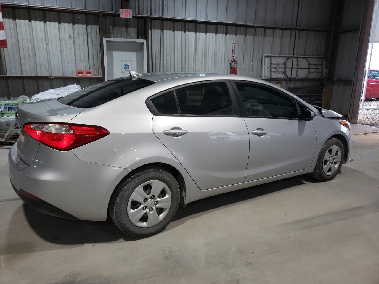 2016 KIA Forte VIN KNAFK4A64G5572925 Copart auction photo, front end / minor dent/scratches damage thumbnail 3