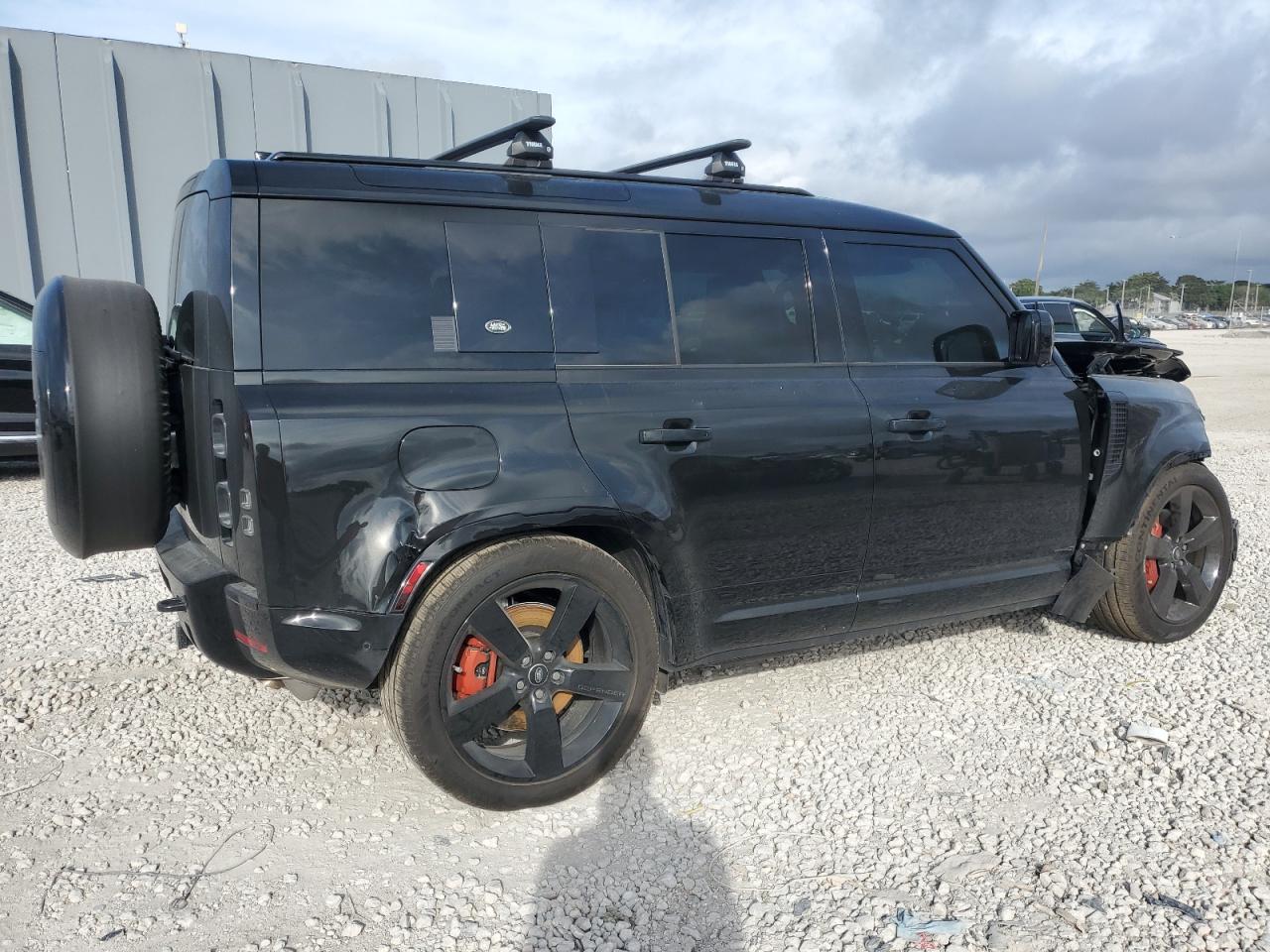 2024 Land Rover Defender VIN SALEXEEU0R2261987 Copart auction photo, front end / mechanical damage thumbnail 3