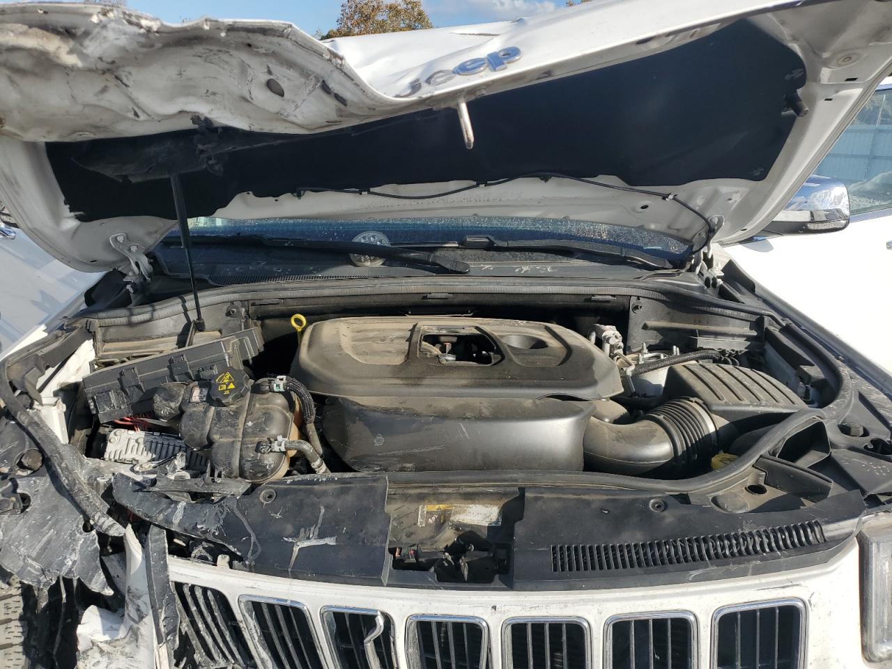 2016 Jeep Grand Cherokee VIN 1C4RJEBG8GC358810 Copart auction photo, front end / minor dent/scratches damage thumbnail 13