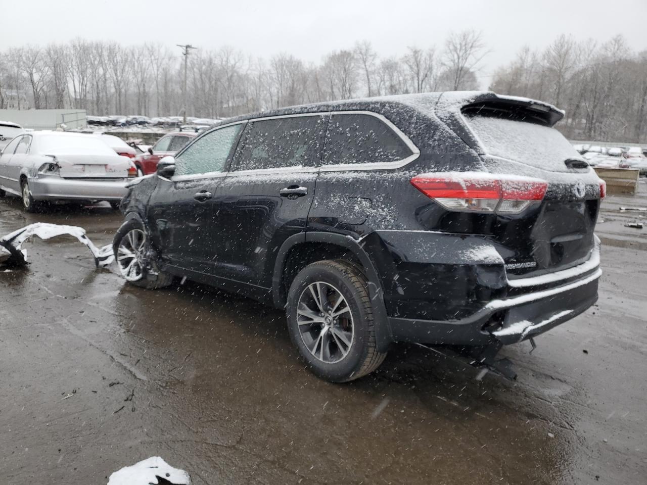 2018 Toyota Highlander VIN 5TDBZRFH3JS886233 Copart auction photo, all over damage thumbnail 2