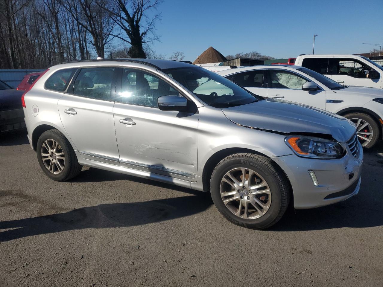 2015 Volvo XC60 VIN YV4940RA8F2609421 Copart auction photo, front end damage thumbnail 4
