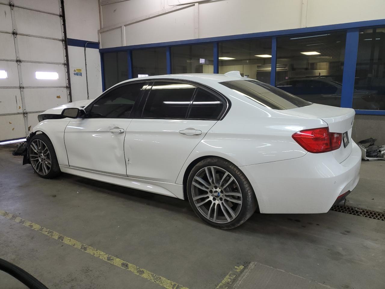 2013 BMW 3er VIN WBA3A9C55DF475844 Copart auction photo, front end damage thumbnail 2