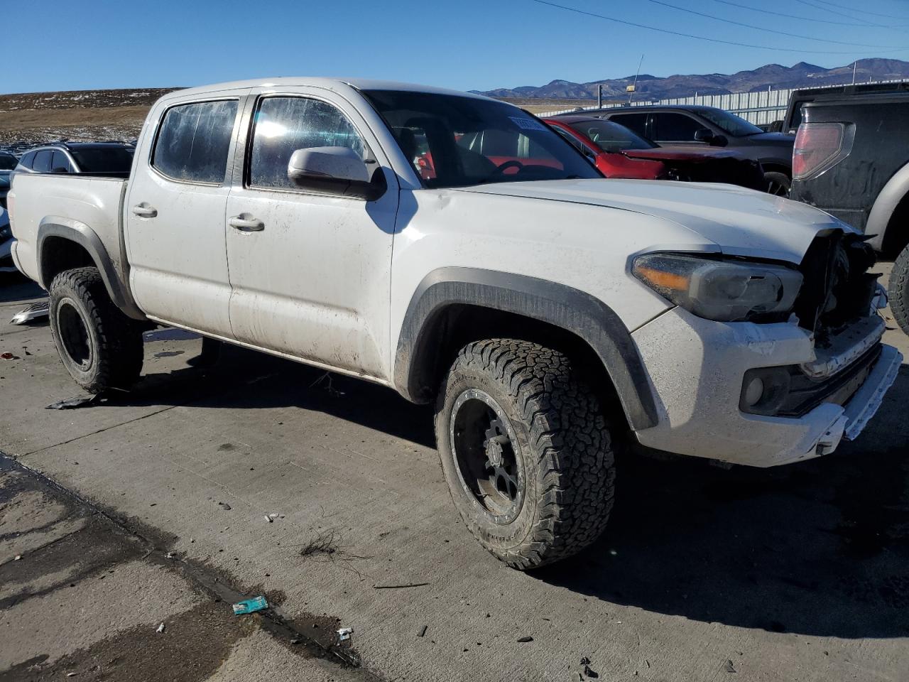 2022 Toyota Tacoma VIN 3TMCZ5AN0NM482936 Copart auction photo, front end / side damage thumbnail 4