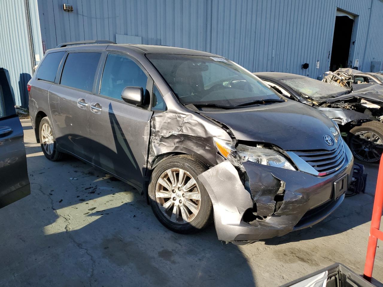 2016 Toyota Sienna VIN 5TDDK3DC1GS139515 Copart auction photo, side / front end damage thumbnail 4