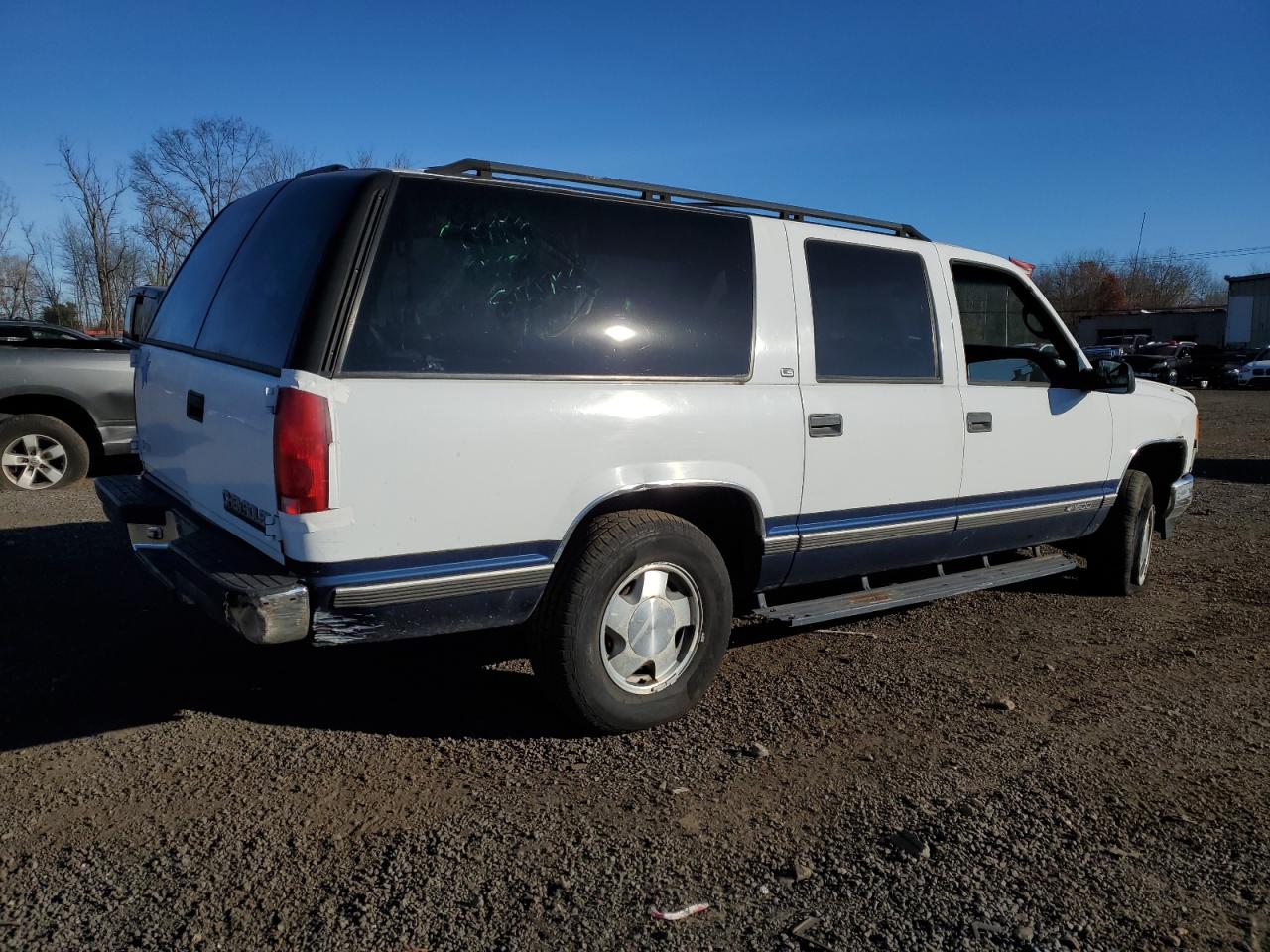 1999 Chevrolet Suburban VIN 1GNFK16R9XJ542242 Copart auction photo, all over damage thumbnail 3