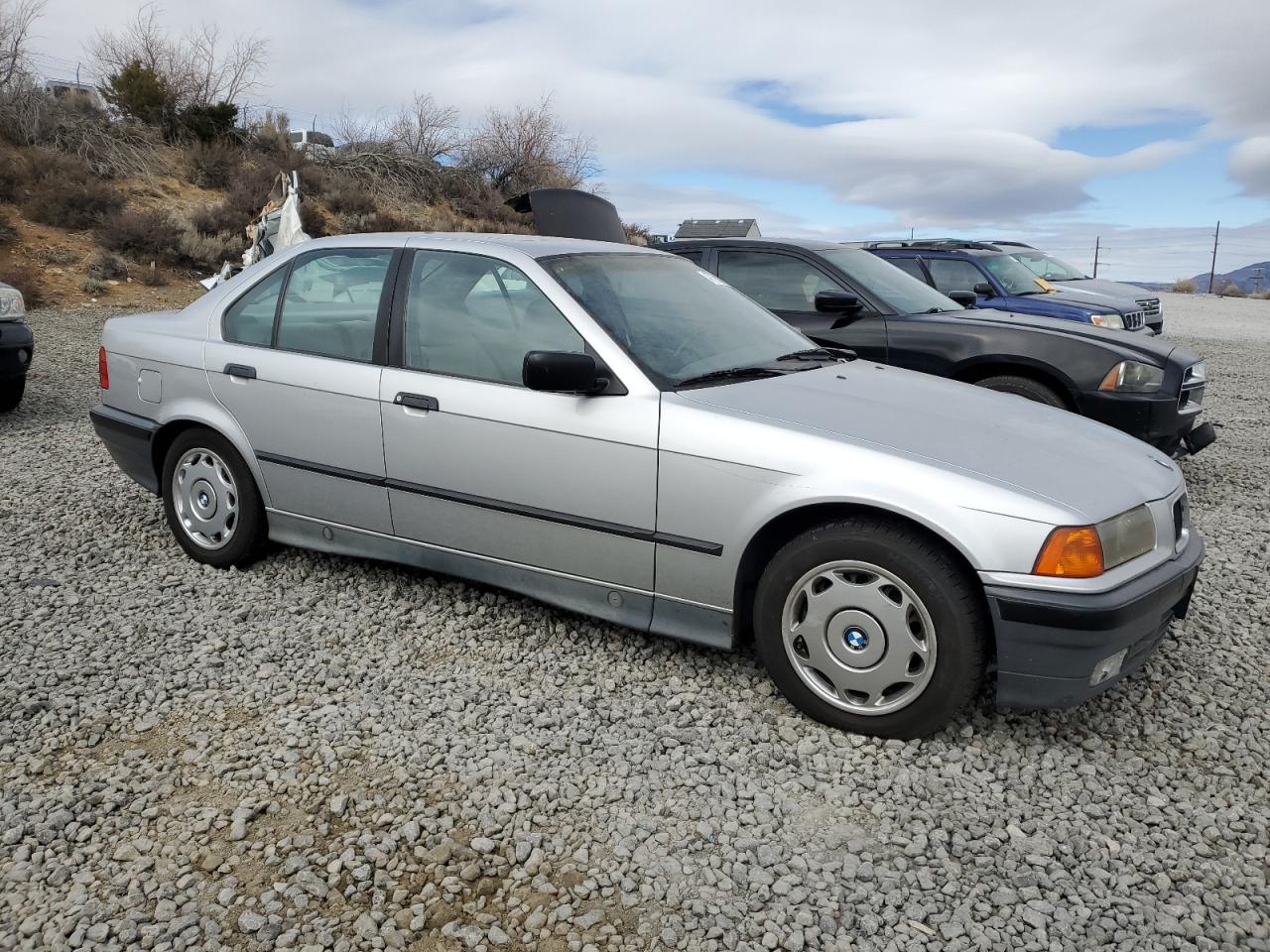 1993 BMW 3er VIN WBACA6317PFK59302 Copart auction photo, mechanical / minor dent/scratches damage thumbnail 4