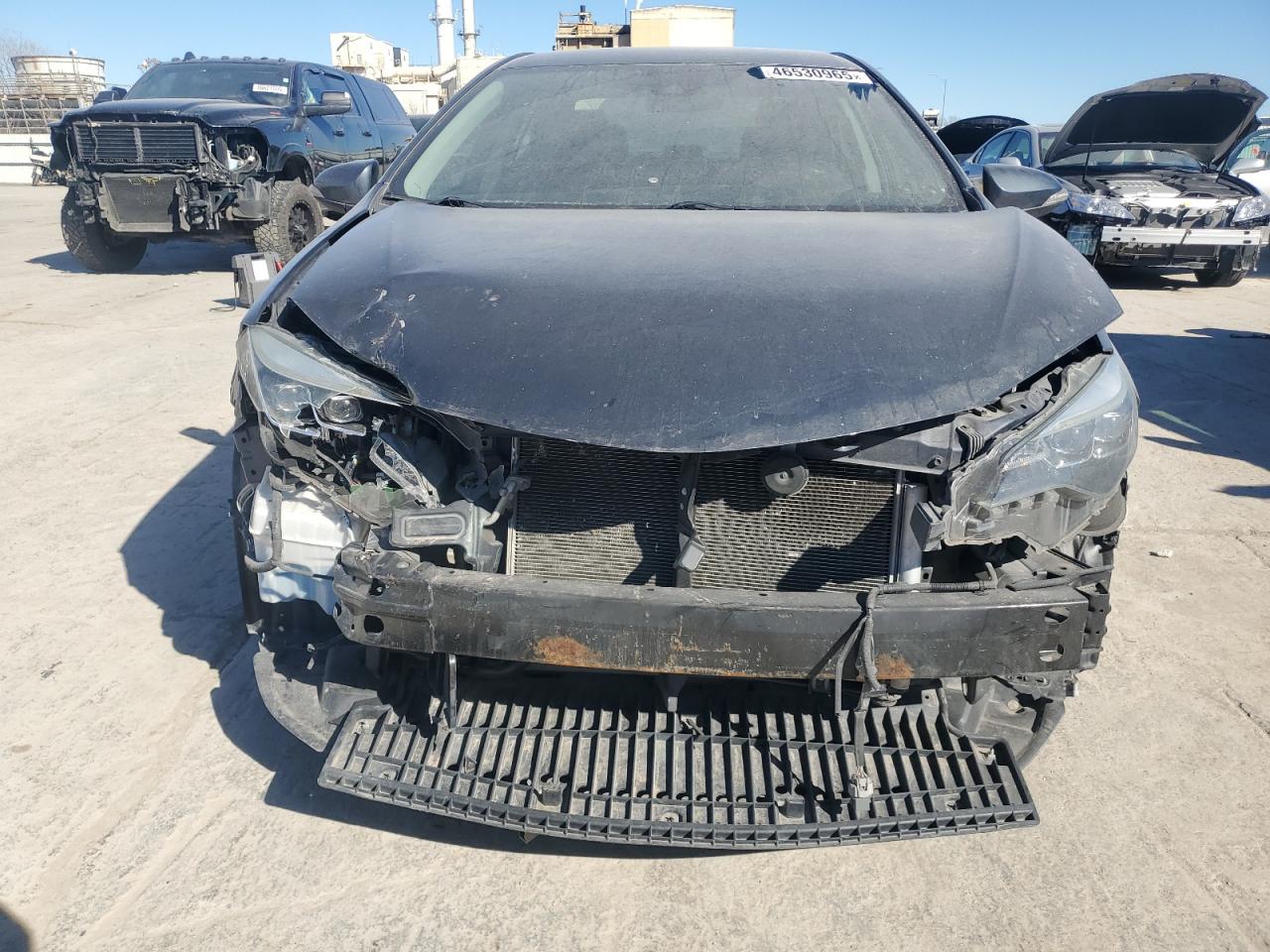 2018 Toyota Corolla VIN 5YFBURHE2JP786229 Copart auction photo, front end / rear end damage thumbnail 5