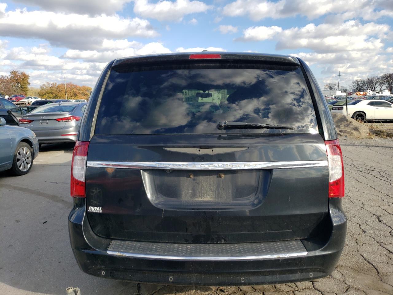 2013 Chrysler Town & Country VIN 2C4RC1CG1DR737720 Copart auction photo, front end damage thumbnail 6