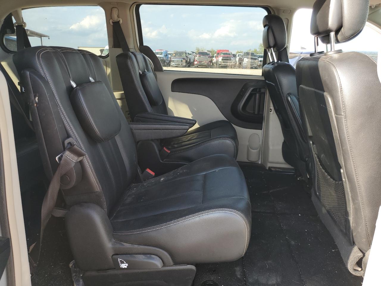 2014 Chrysler Town & Country VIN 2C4RC1BG0ER363118 Copart auction photo, burn - engine damage thumbnail 11