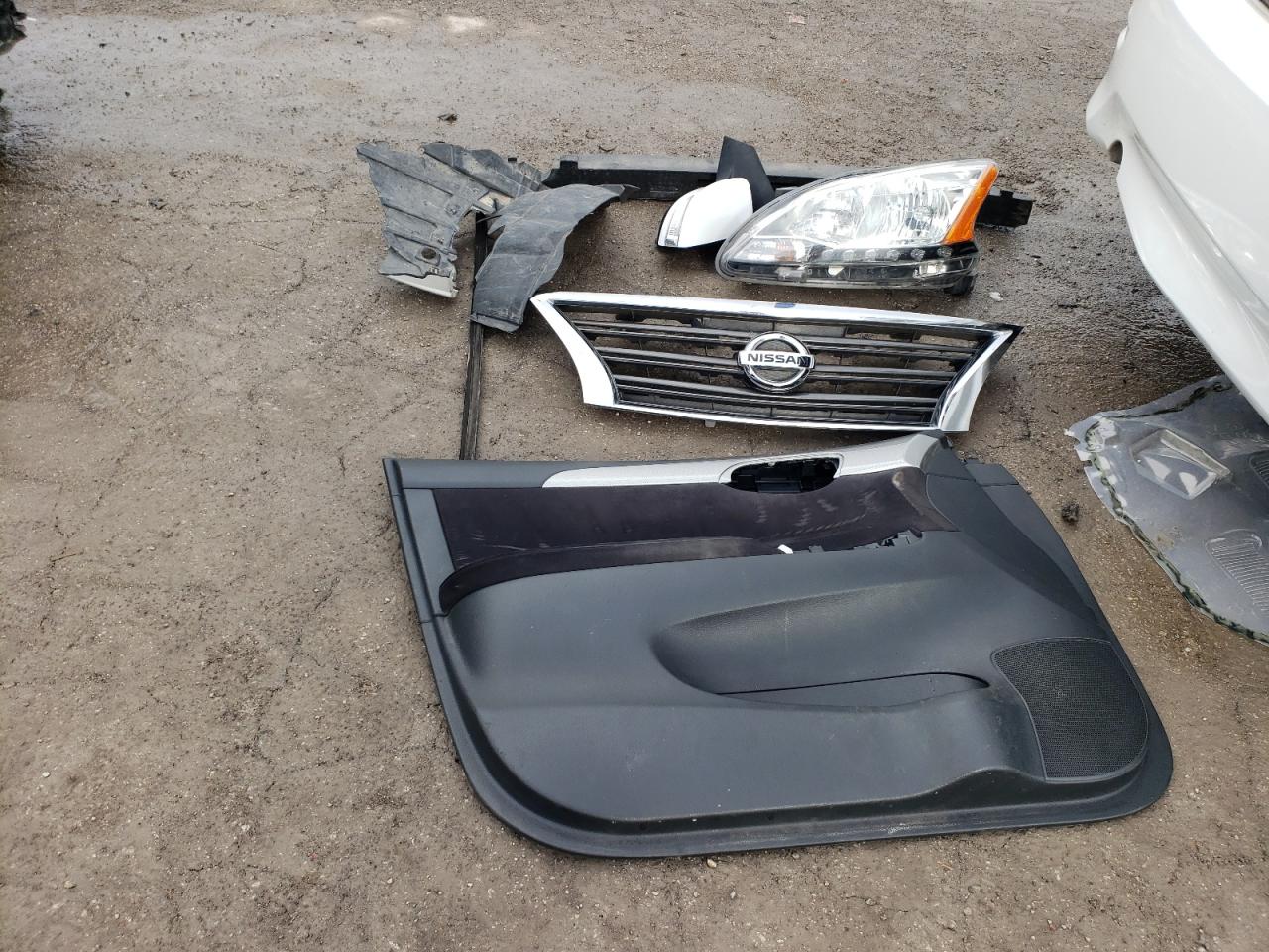 2015 Nissan Sentra VIN 3N1AB7AP5FY342743 Copart auction photo, front end / all over damage thumbnail 12