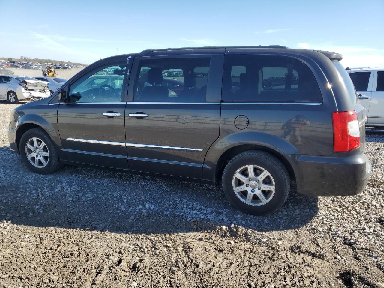 2011 Chrysler Town & Country VIN 2A4RR5DG0BR712741 Copart auction photo, front end / side damage thumbnail 2