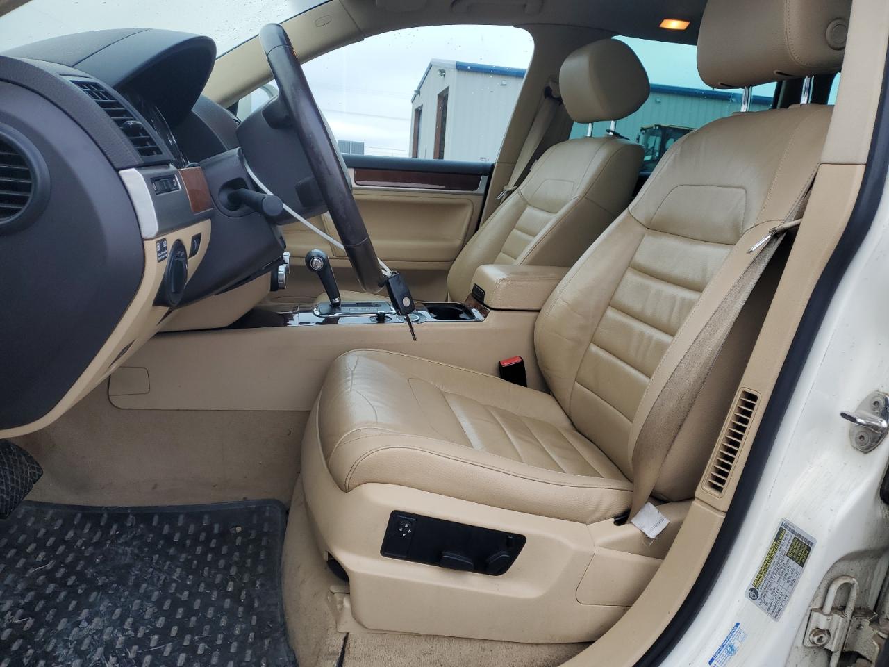 2009 Volkswagen Touareg VIN WVGFM77L49D036699 Copart auction photo, front end damage thumbnail 7