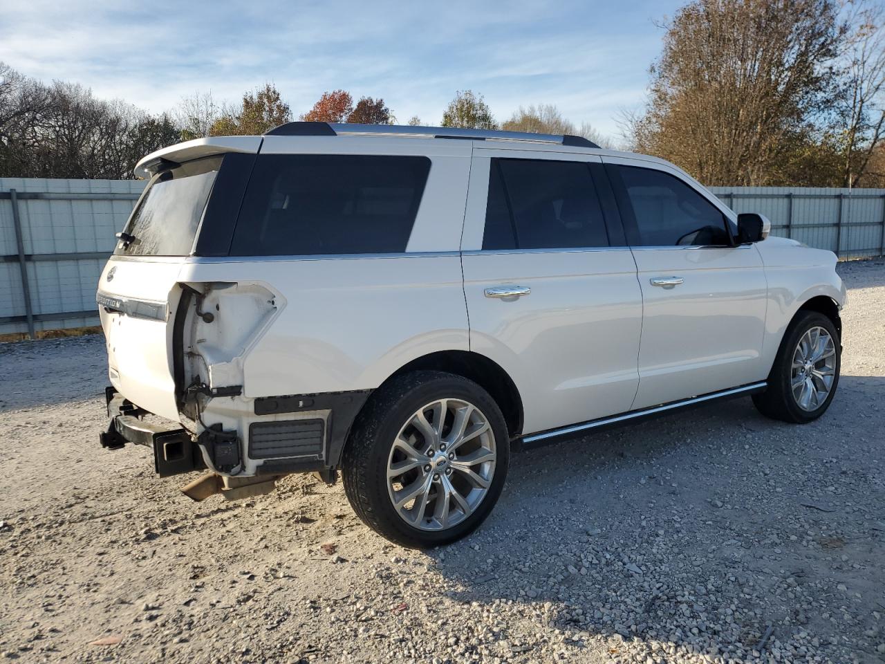 2018 Ford Expedition VIN 1FMJU2AT4JEA01620 Copart auction photo, rear end / front end damage thumbnail 3