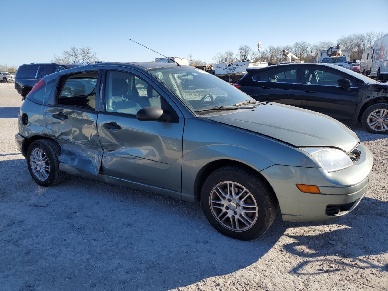 2005 Ford Focus VIN 3FAFP37N05R131645 Copart auction photo, side / all over damage thumbnail 4