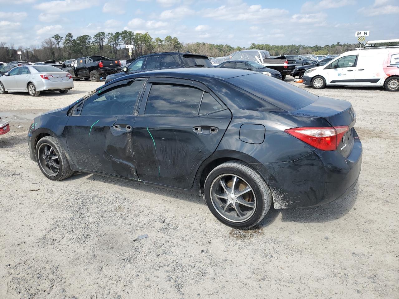 2018 Toyota Corolla VIN 5YFBURHE5JP827386 Copart auction photo, all over / frame damage damage thumbnail 2