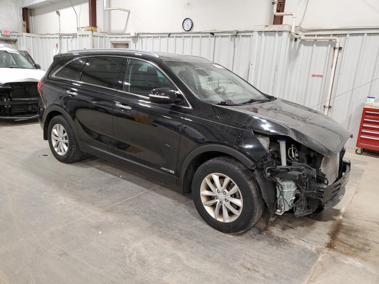 2017 KIA Sorento VIN 5XYPGDA54HG327132 Copart auction photo, front end damage thumbnail 4