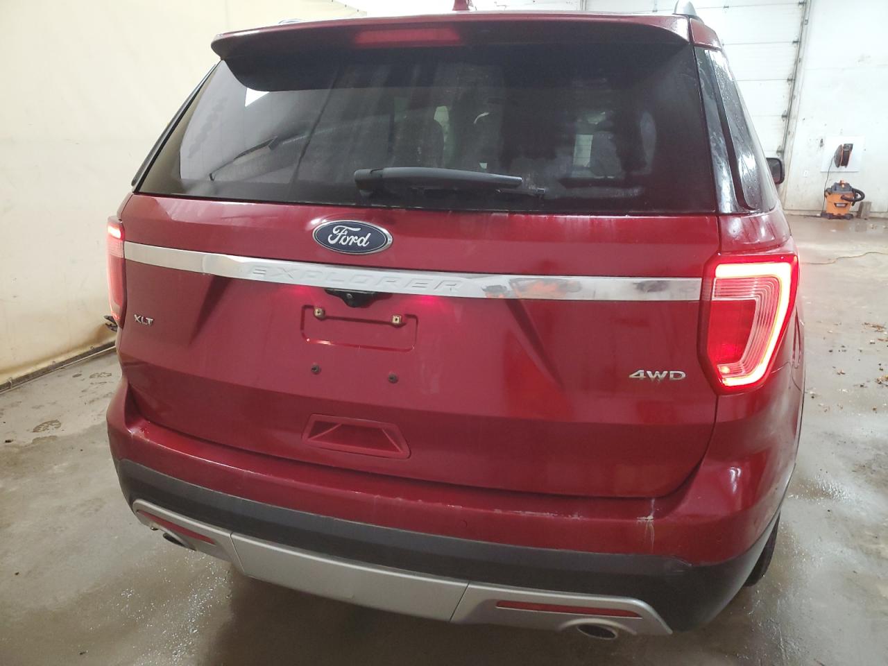 2017 Ford Explorer VIN 1FM5K8D89HGD39014 Copart auction photo, front end / side damage thumbnail 6