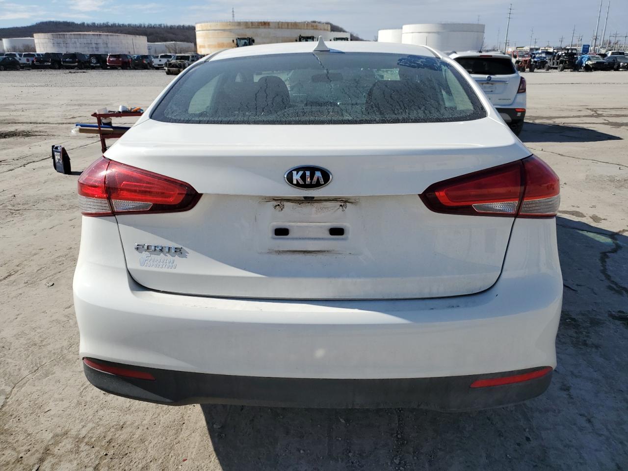2018 KIA Forte VIN 3KPFK4A73JE263468 Copart auction photo, all over / minor dent/scratches damage thumbnail 6