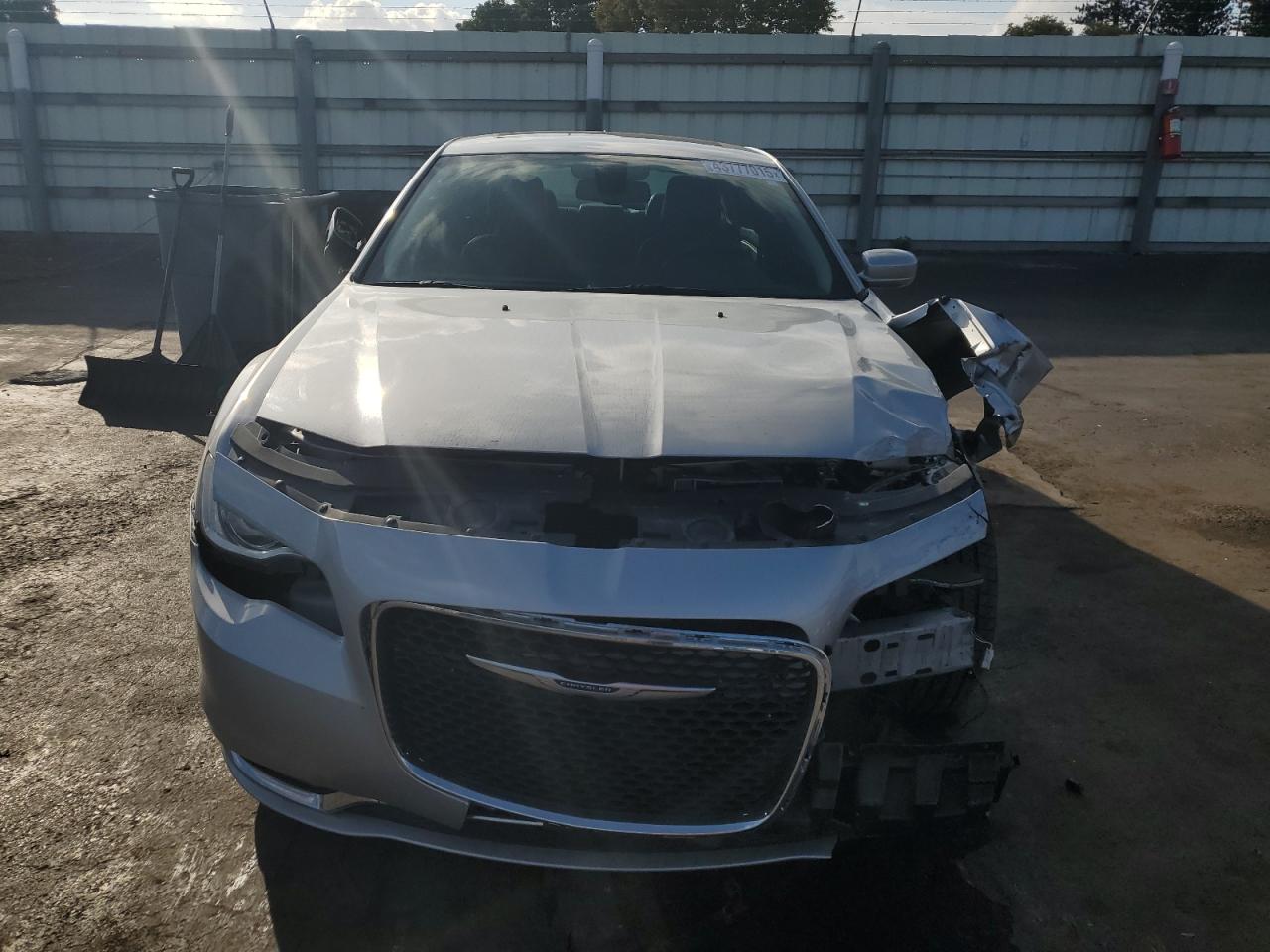 2019 Chrysler 300 VIN 2C3CCAAG4KH634369 Copart auction photo, front end / side damage thumbnail 5