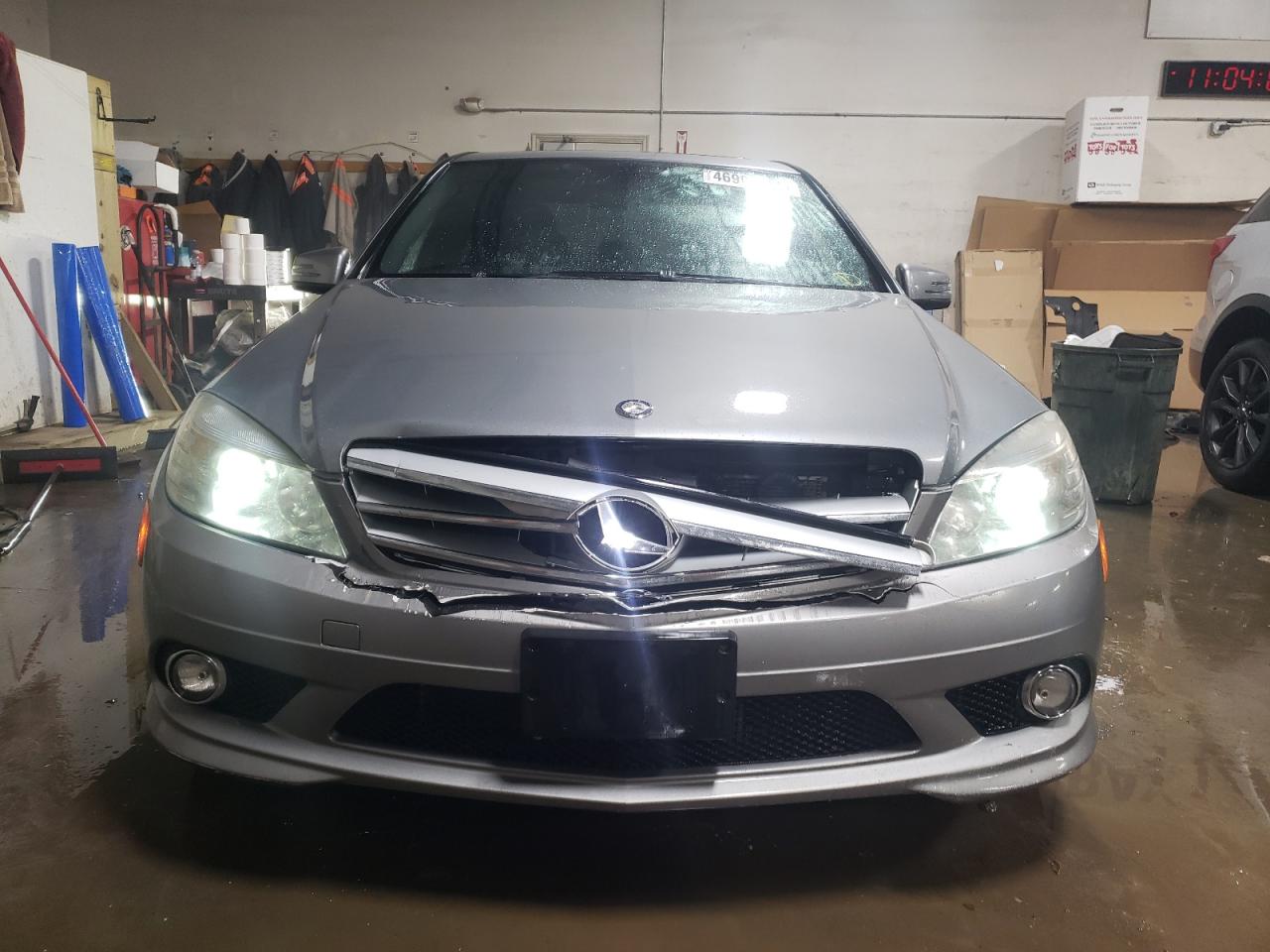 2010 Mercedes-Benz C-klasse VIN WDDGF5EB5AR093735 Copart auction photo, front end / minor dent/scratches damage thumbnail 5
