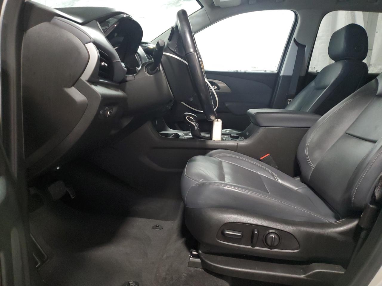 2021 Chevrolet Traverse VIN 1GNEVHKWXMJ148090 Copart auction photo, front end / side damage thumbnail 7