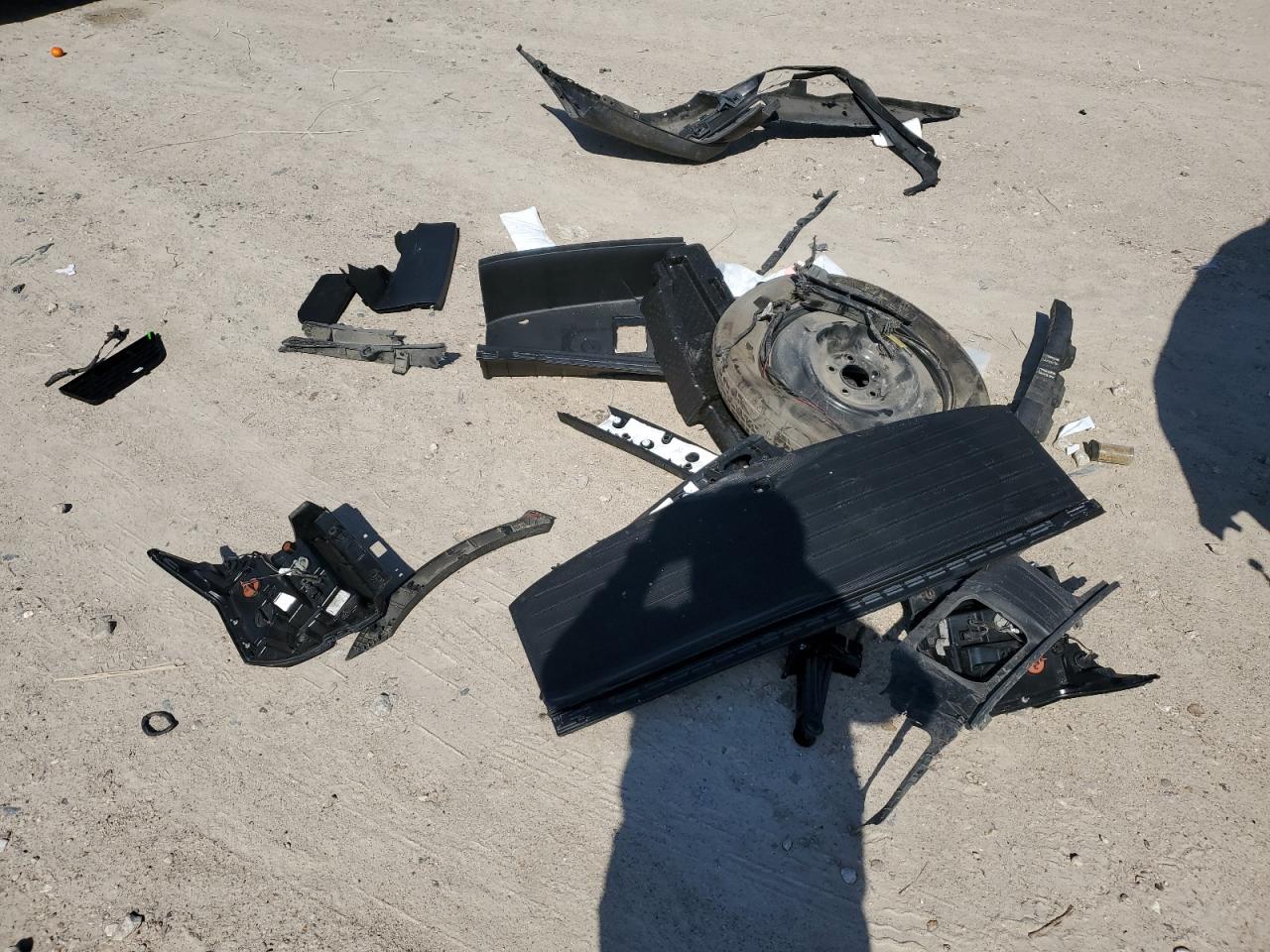 2021 KIA Sorento VIN 5XYRG4LC8MG053027 Copart auction photo, rear end / minor dent/scratches damage thumbnail 15