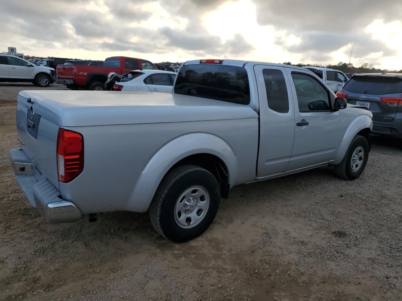 2015 Nissan Navara (Frontier) VIN 1N6BD0CT9FN754509 Copart auction photo, front end / minor dent/scratches damage thumbnail 4