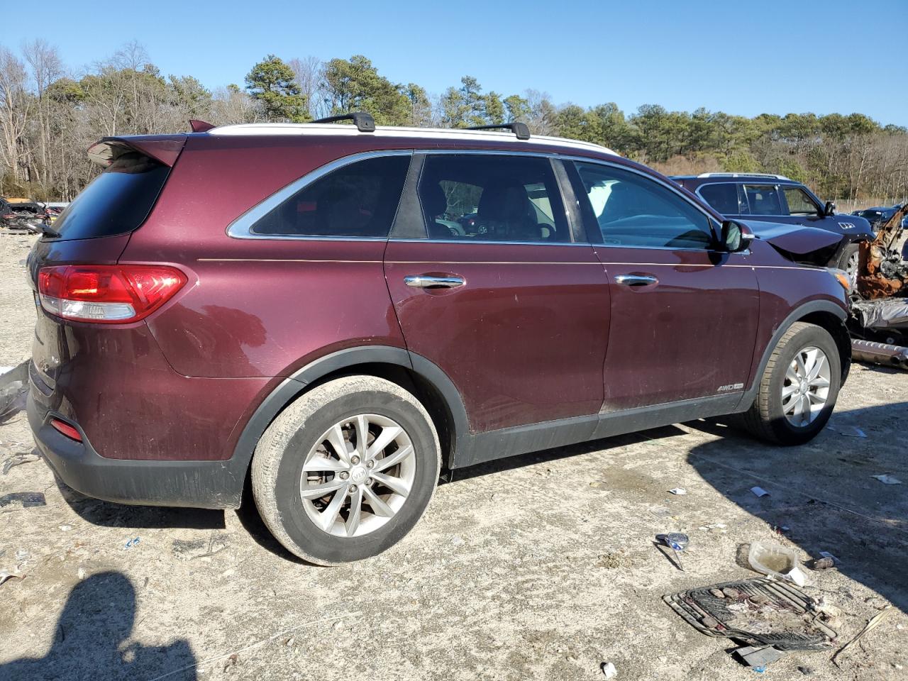 2016 KIA Sorento VIN 5XYPGDA5XGG126446 Copart auction photo, front end damage thumbnail 3