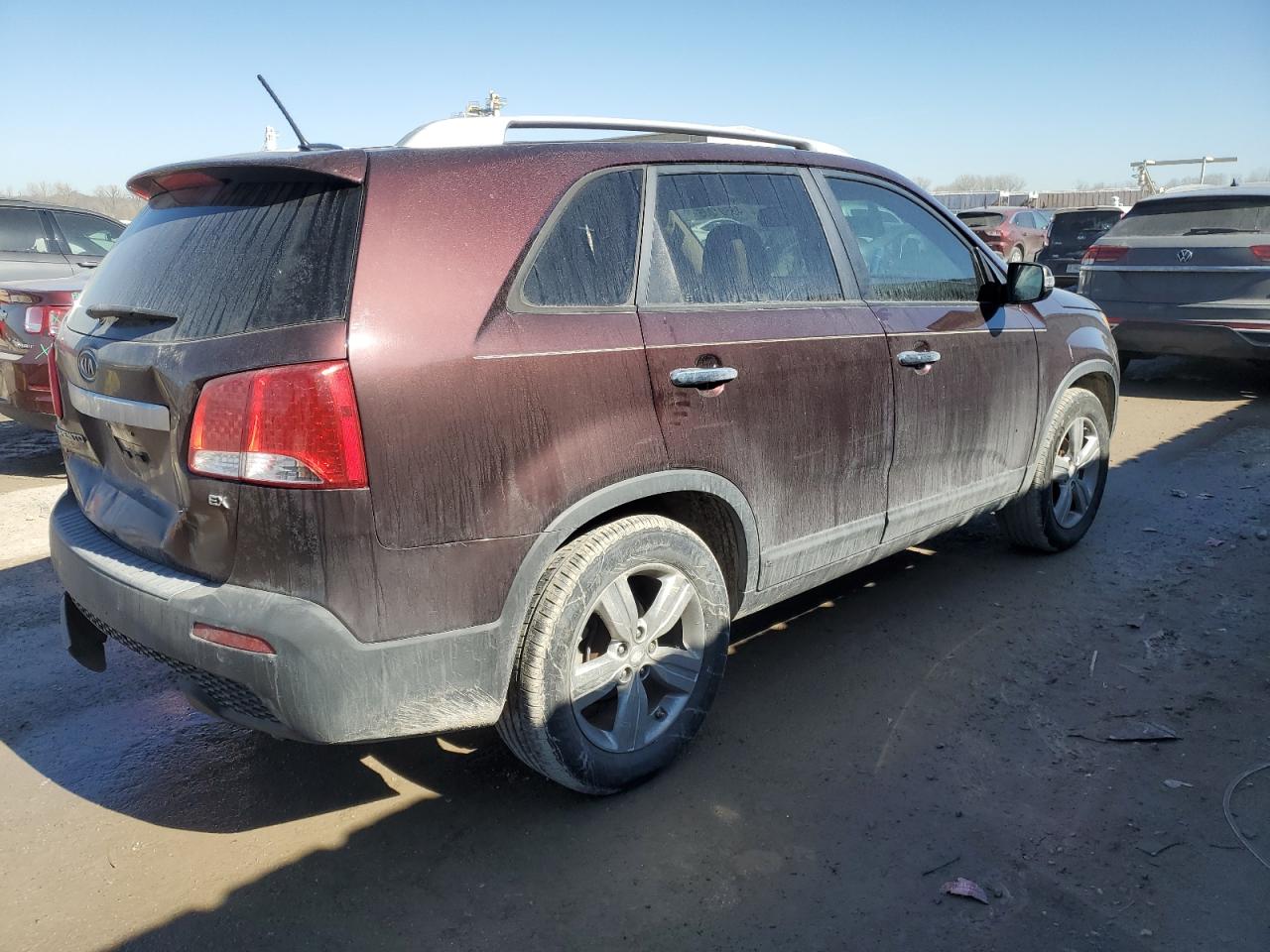 2013 KIA Sorento VIN 5XYKU3A60DG337348 Copart auction photo, rear end damage thumbnail 3