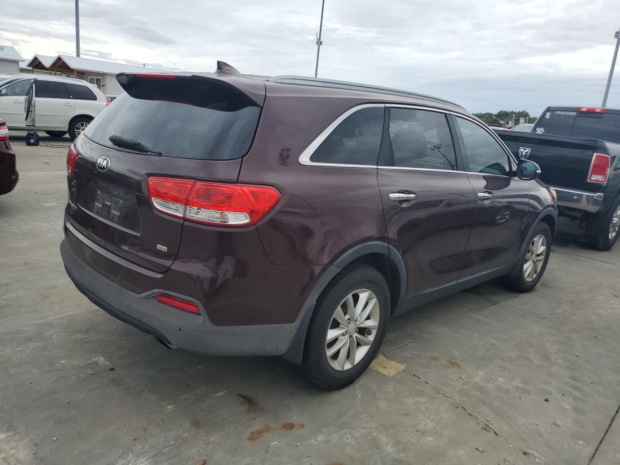2016 KIA Sorento VIN 5XYPG4A33GG119482 Copart auction photo, water/flood damage thumbnail 3