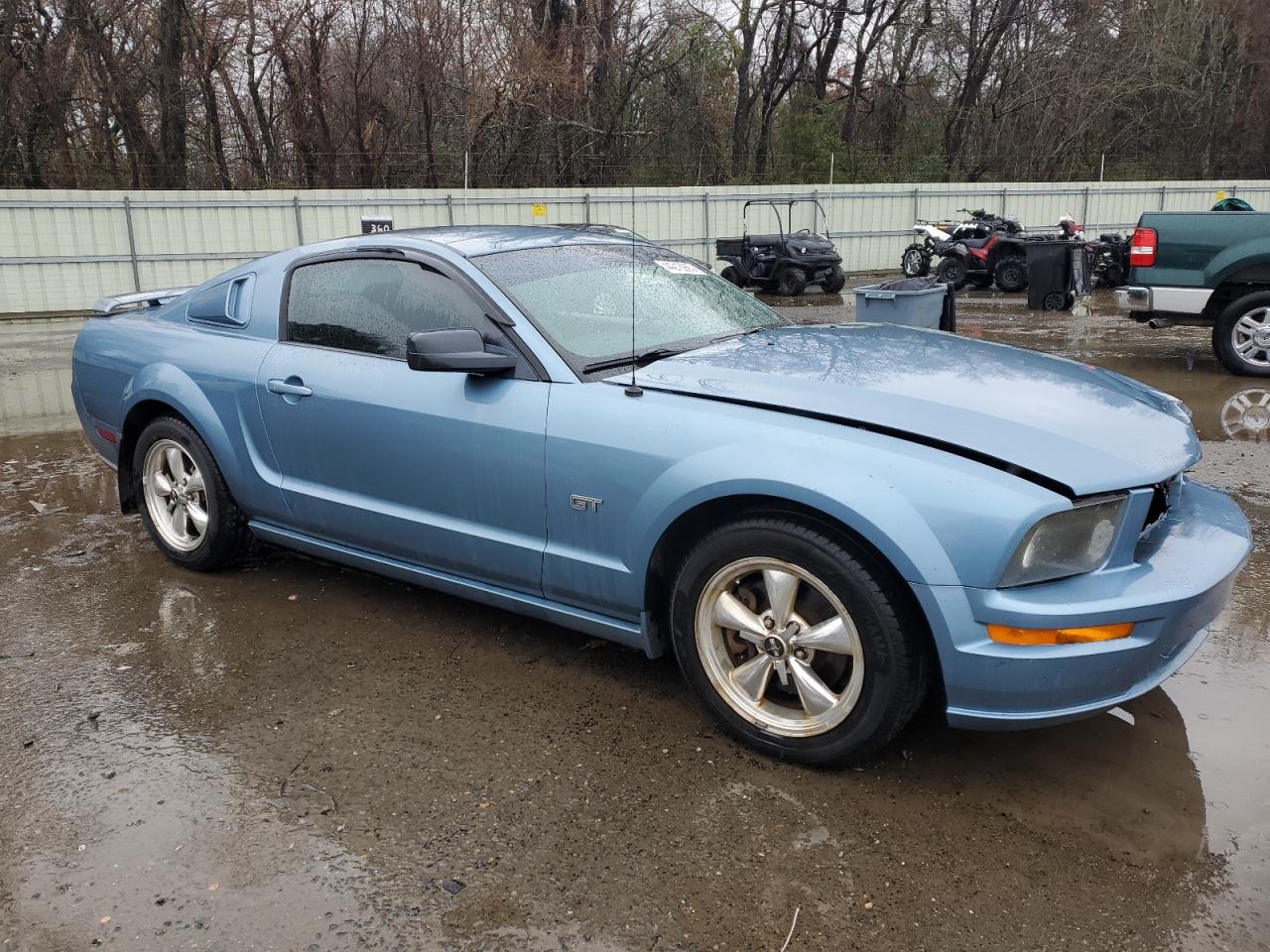 2005 Ford Mustang VIN 1ZVFT82H255237843 Copart auction photo, front end damage thumbnail 4