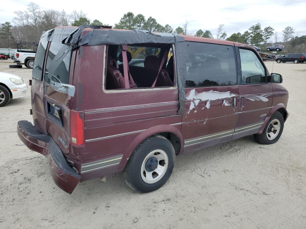 1996 Chevrolet Astro VIN 1GNDM19W2TB176437 Copart auction photo, rear end / minor dent/scratches damage thumbnail 3