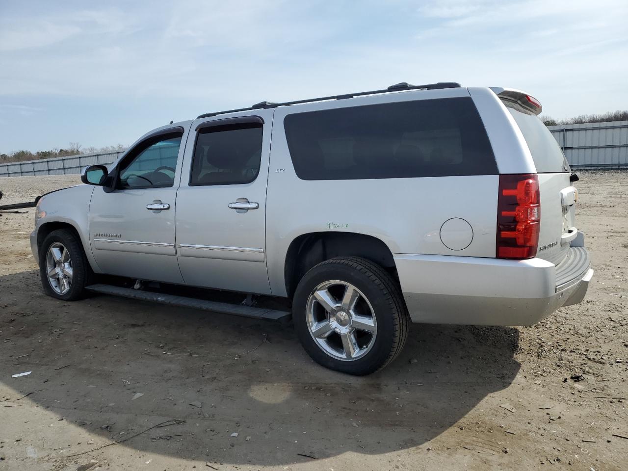 2013 Chevrolet Suburban VIN 1GNSKKE70DR132057 Copart auction photo, front end / side damage thumbnail 2