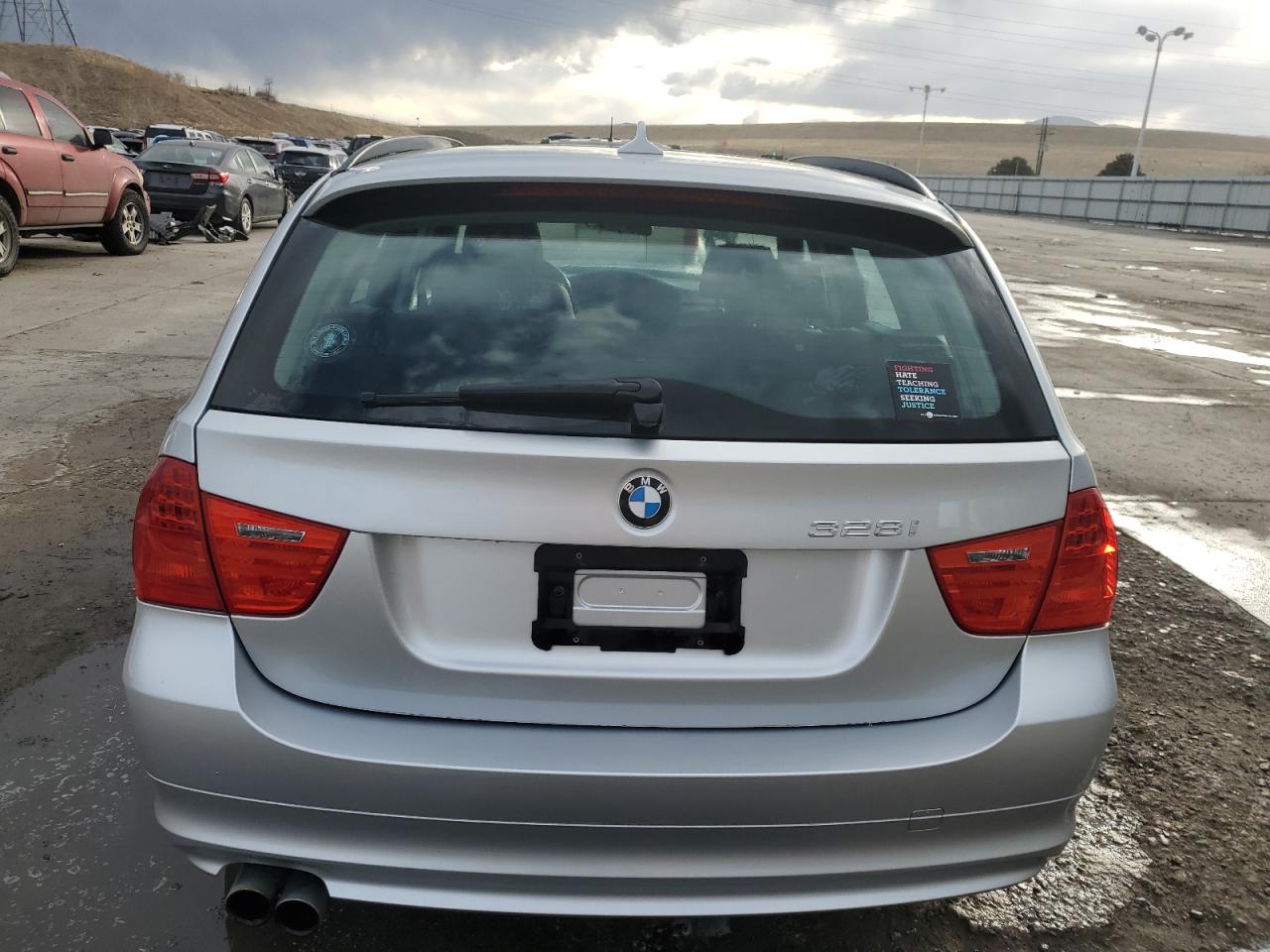2012 BMW 3er VIN WBAUU3C55CA543662 Copart auction photo, front end damage thumbnail 6