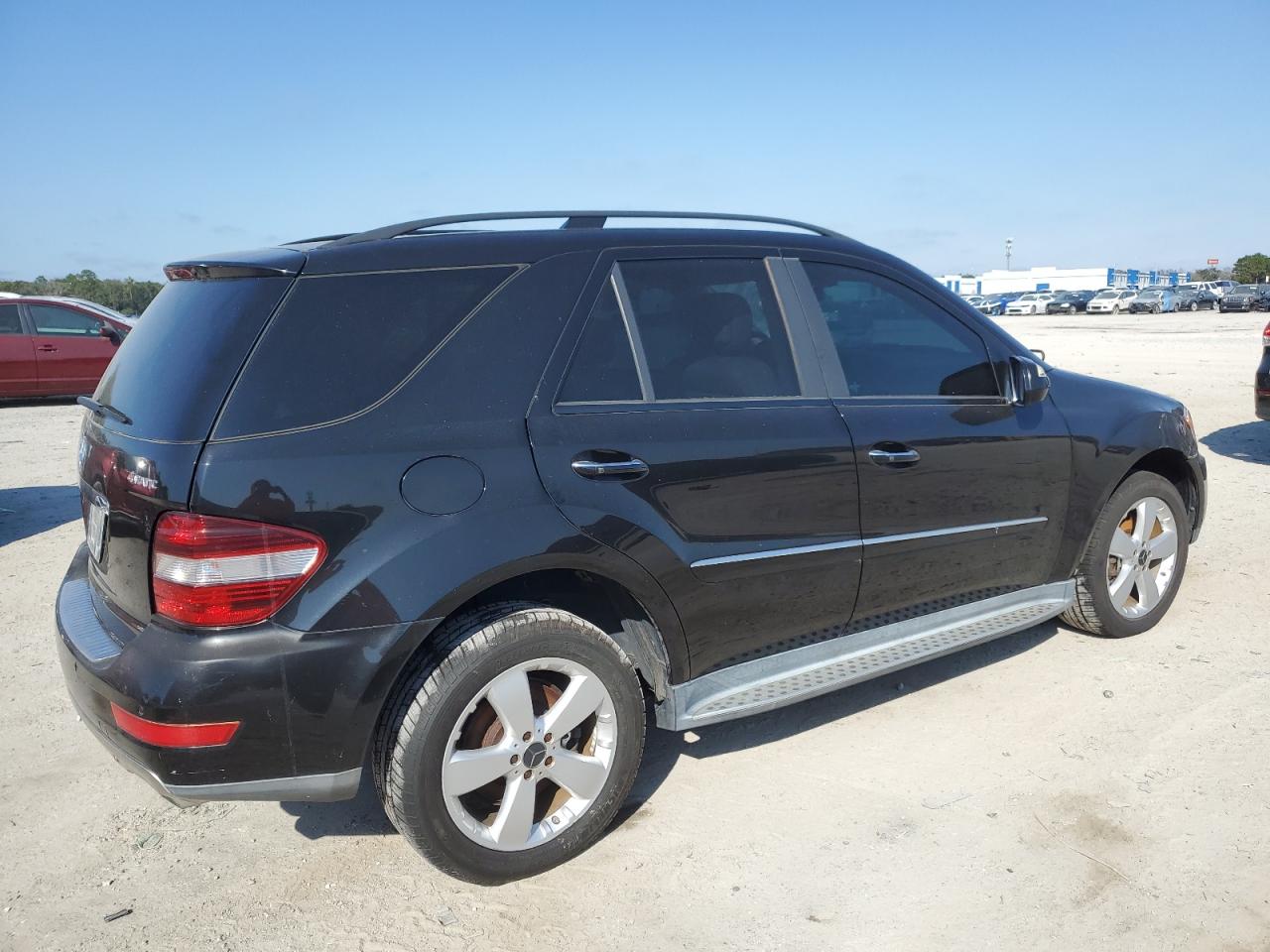 2009 Mercedes-Benz M-klasse VIN 4JGBB86E89A447649 Copart auction photo, minor dent/scratches / mechanical damage thumbnail 3