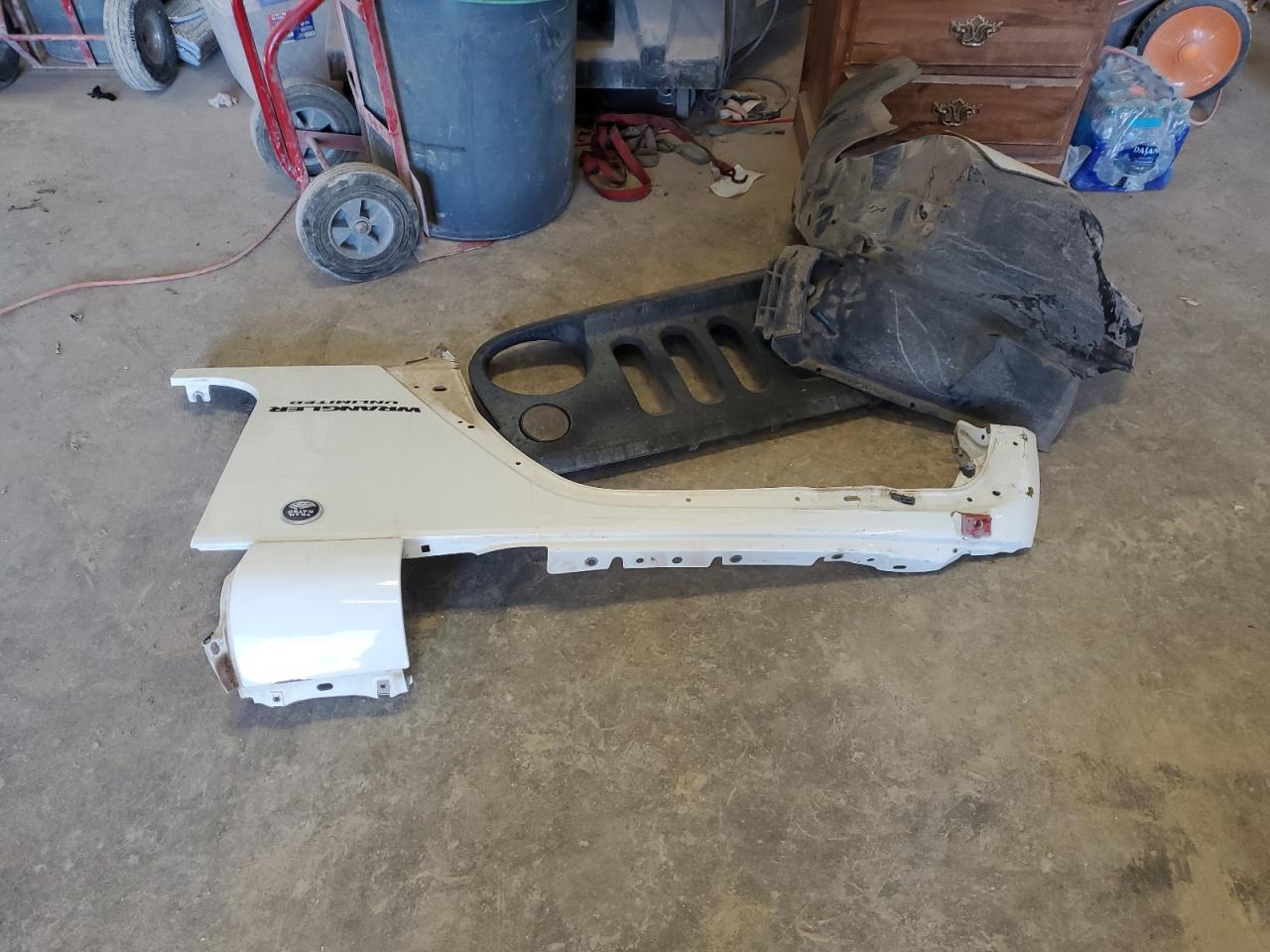 2015 Jeep Wrangler VIN 1C4BJWDG4FL638372 Copart auction photo, front end / hail damage thumbnail 13