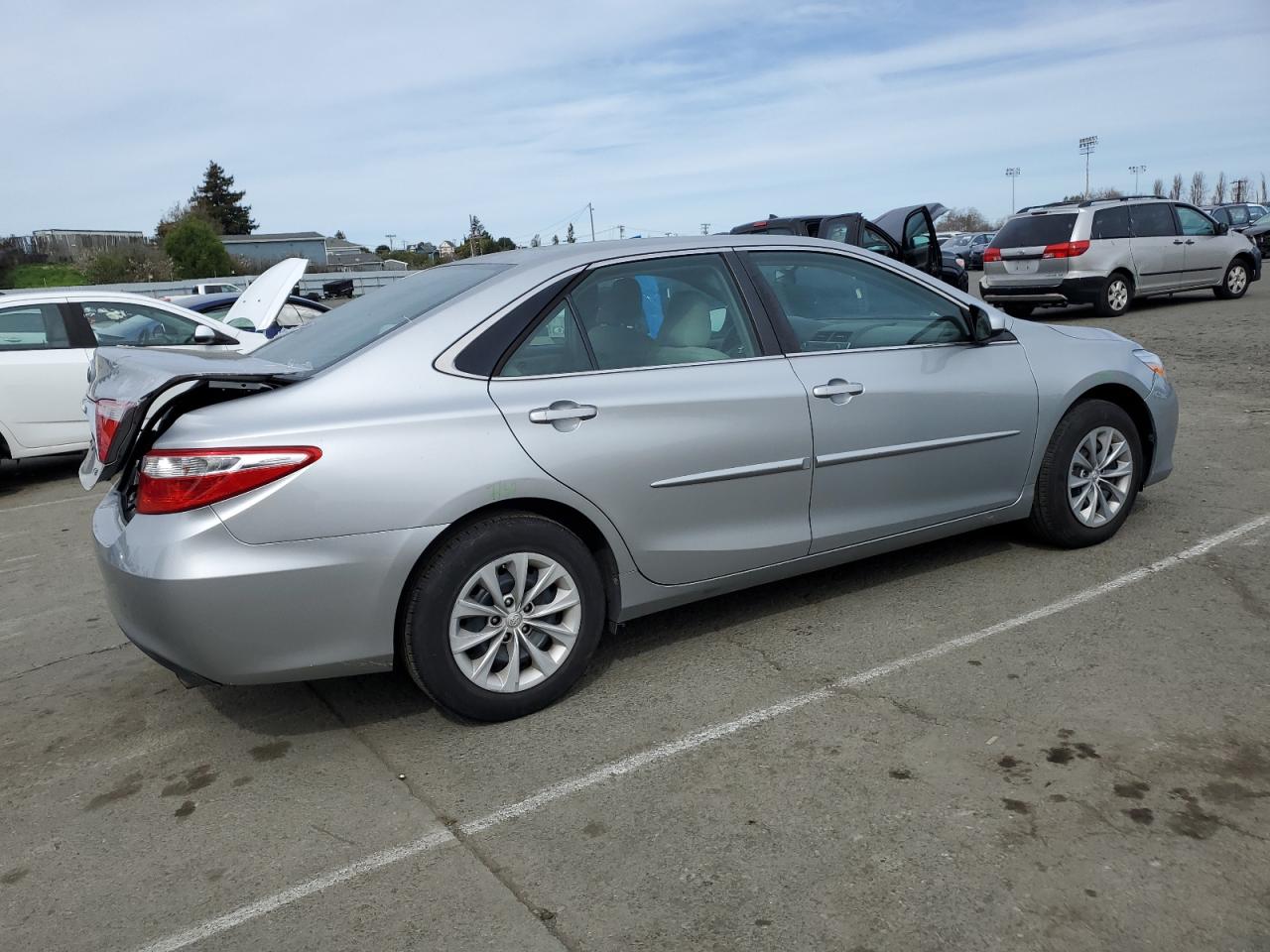 2015 Toyota Camry VIN 4T1BF1FK7FU896977 Copart auction photo, rear end / minor dent/scratches damage thumbnail 3