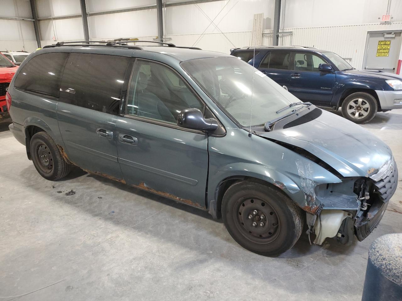 2006 Chrysler Town & Country VIN 2A4GP44R66R768813 Copart auction photo, front end / side damage thumbnail 4