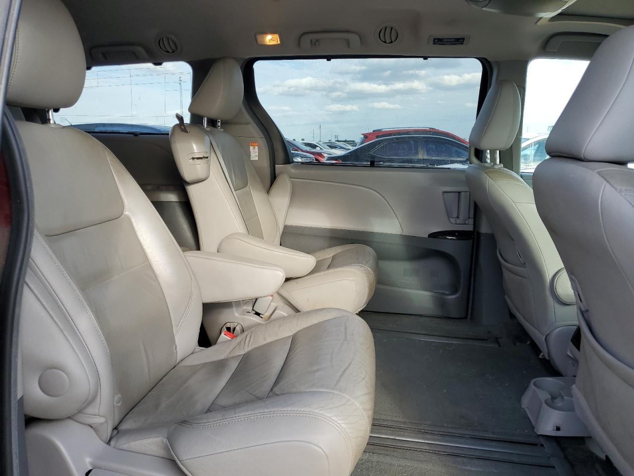 2017 Toyota Sienna VIN 5TDYZ3DC2HS772362 Copart auction photo, water/flood damage thumbnail 10