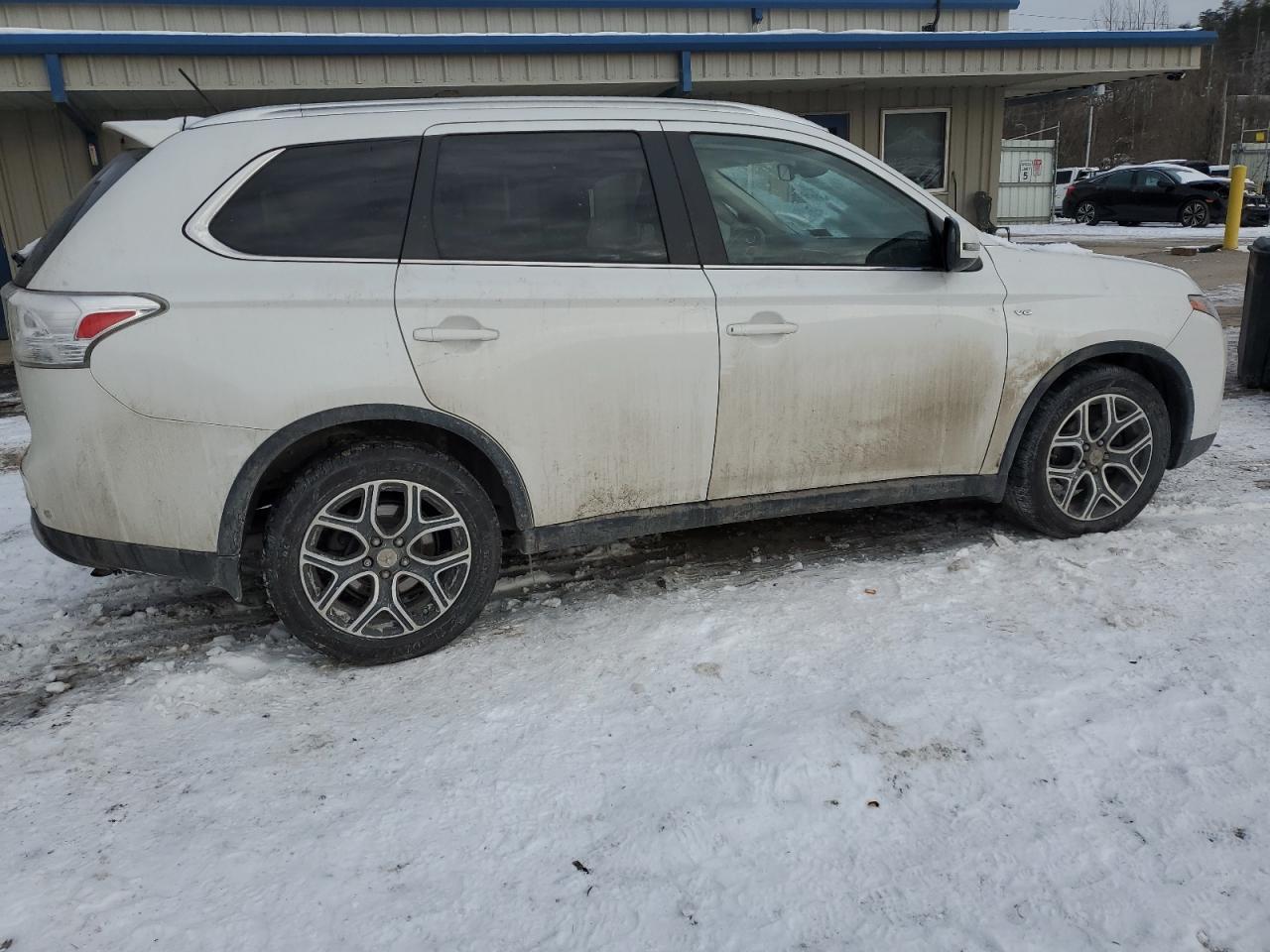2015 Mitsubishi Outlander VIN JA4JZ4AX3FZ005575 Copart auction photo, side / front end damage thumbnail 3