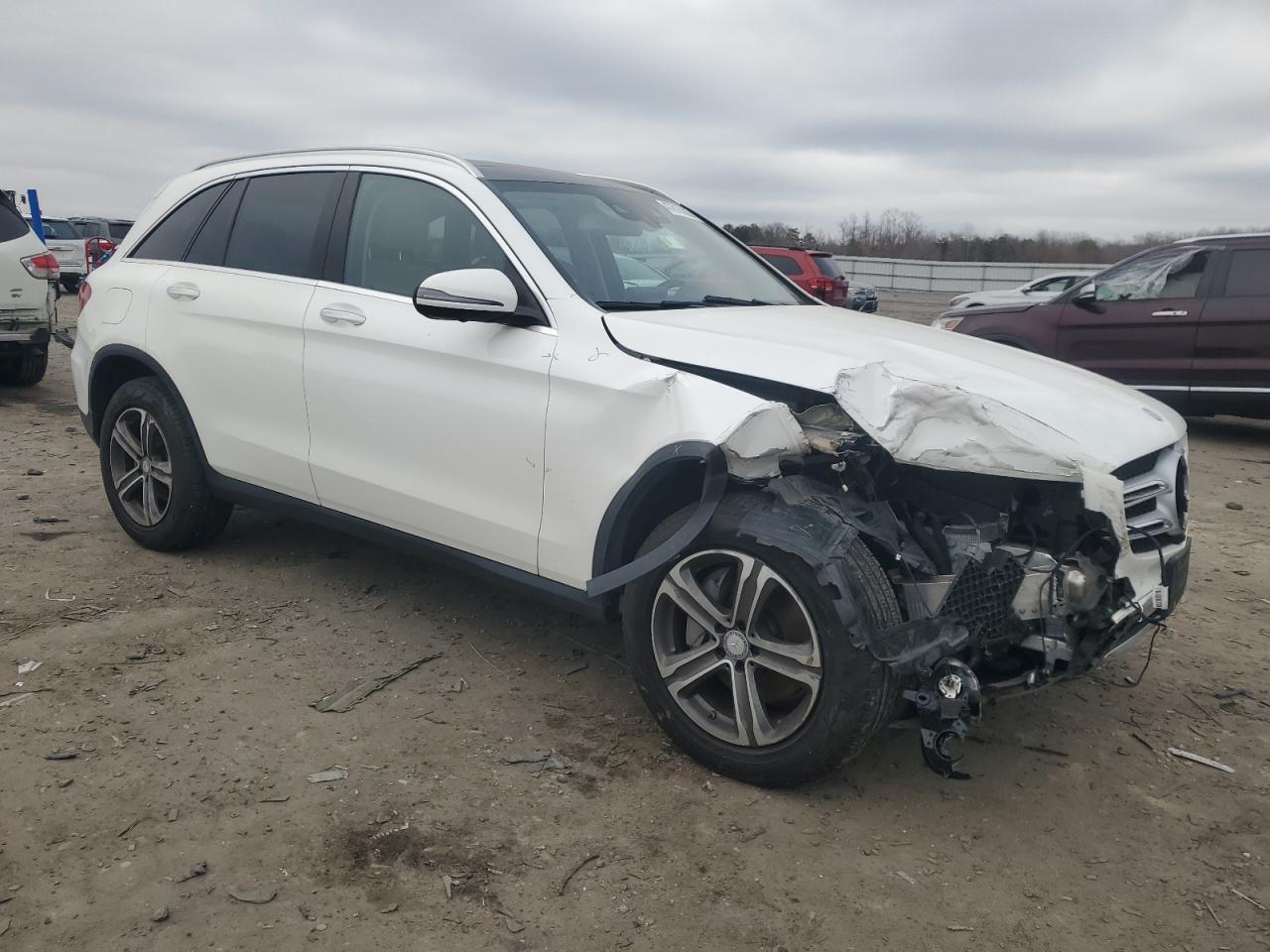 2016 Mercedes-Benz GLC VIN WDC0G4KB3GF113721 Copart auction photo, front end / minor dent/scratches damage thumbnail 4