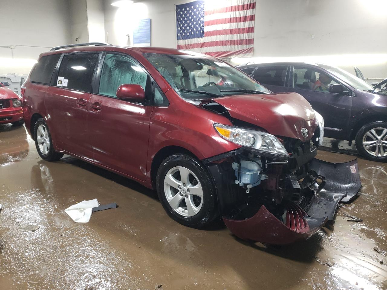 2016 Toyota Sienna VIN 5TDKK3DC6GS709600 Copart auction photo, front end damage thumbnail 4