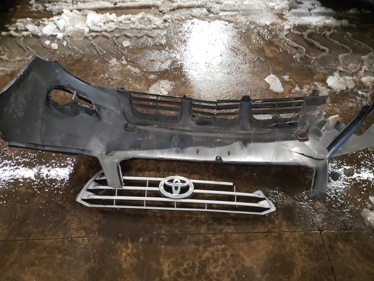 2010 Toyota Highlander VIN 5TDBK3EH8AS005156 Copart auction photo, front end / minor dent/scratches damage thumbnail 12