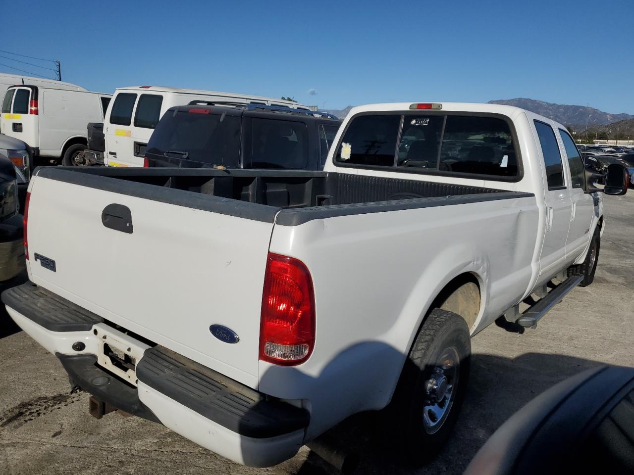 2004 Ford F250 VIN 1FTNW20P54EB30460 Copart auction photo, vandalism / side damage thumbnail 3